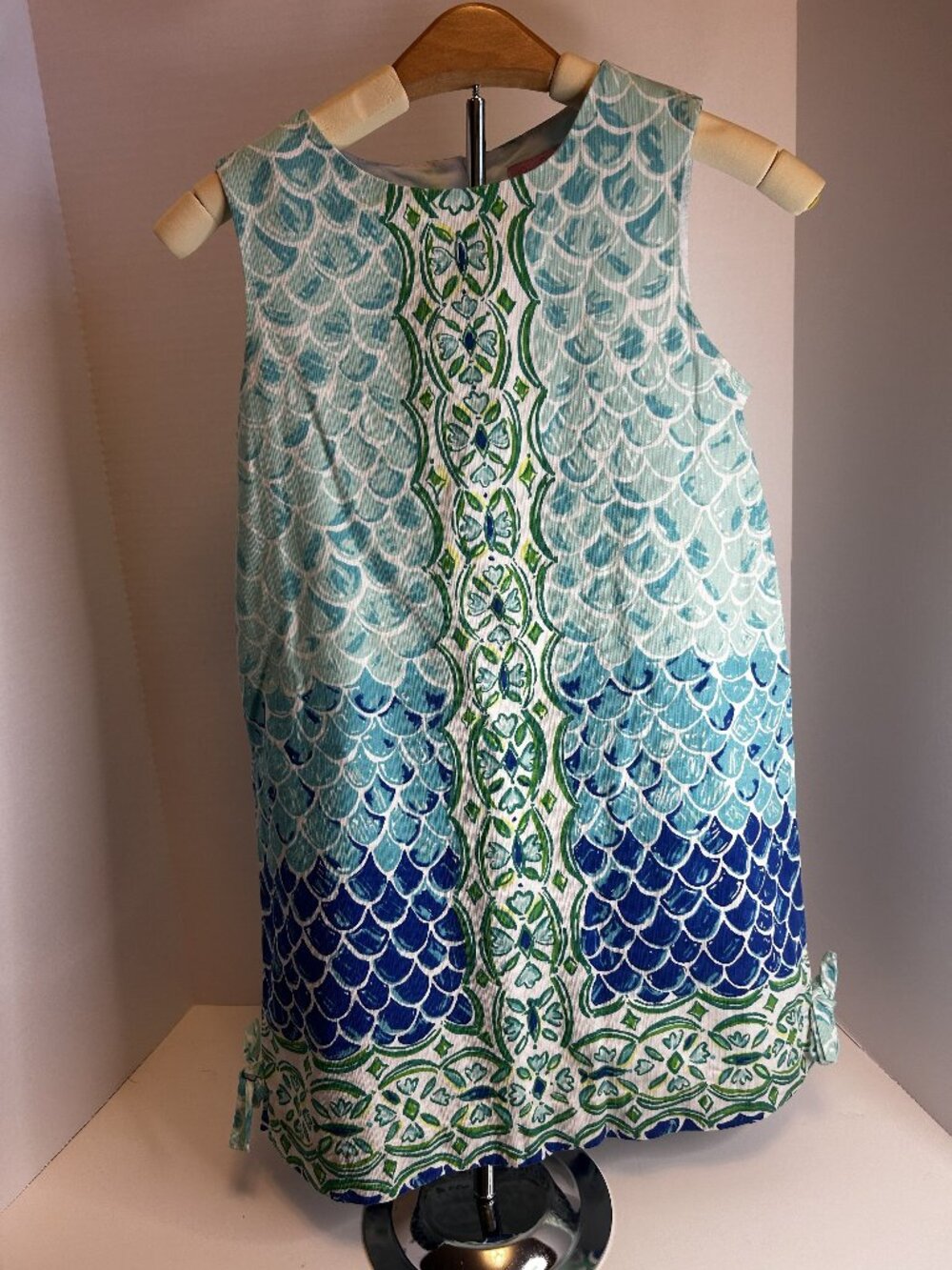 Size 10, EUC, Shift, Pattern:  Perla Scale